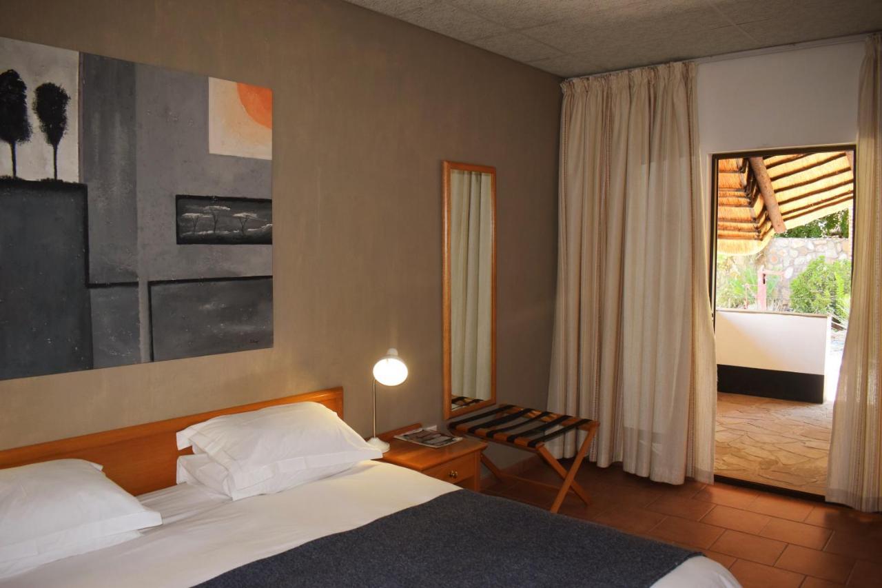 Central Hotel Омаруру Экстерьер фото